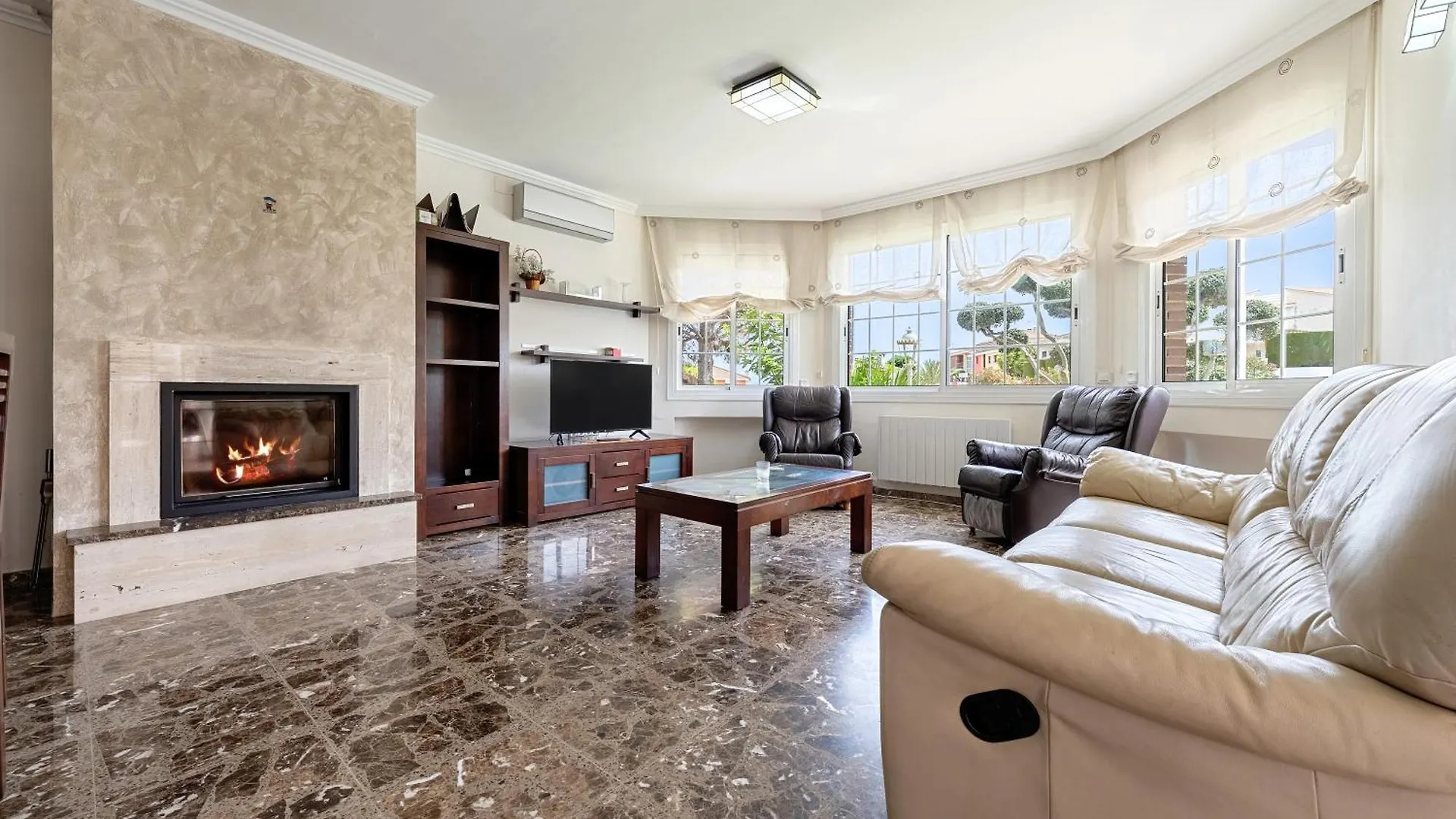Villa Joshua Calafell 0*,